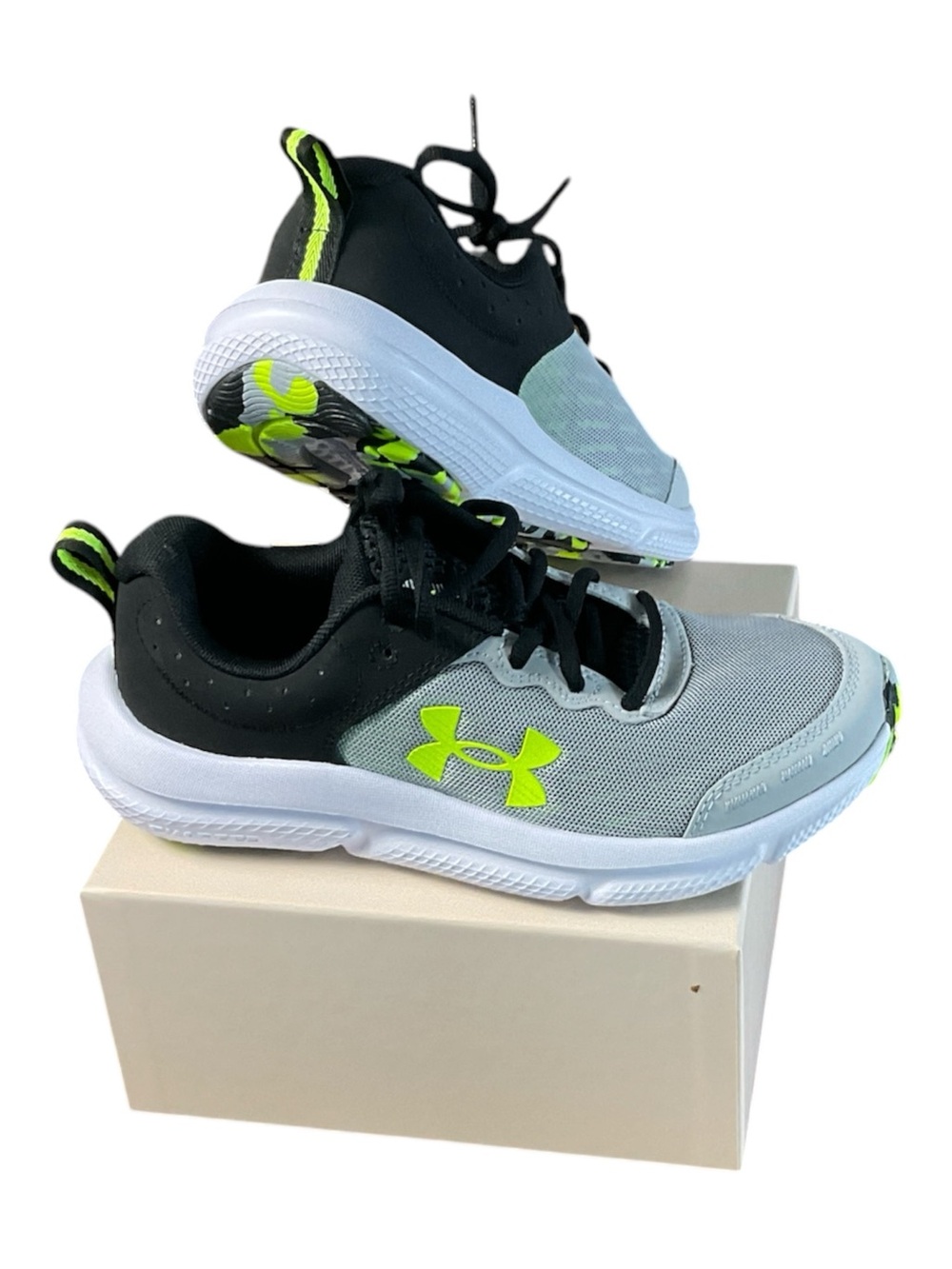 Under Armour Kids Charged Assert 10 Grey Black Volt Running Shoes Size 4.5Y